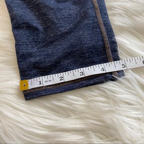 Athleta Chaturanga Quest Capri Legging Size XS EUC Heathered Blue Gray 212387 - Picture 12 of 12